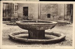 CPA Palais de Justice de Carpentras Fontaine dans la cour