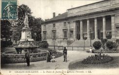 CPA Palais de justice et la fontaine Thevenin Chalon sur Saone
