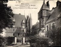 CPA Prefecture Gien Ancien chateau d'Anne de Beaujeu Sous Prefecture et Palais de Justice