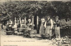 CPA Folklore Une noce aux environs de Vannes Les cuisines TOP