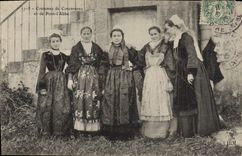 CPA Folklore Costumes de Concarneau et de Pont L'Abbe