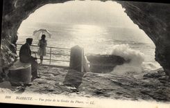 CPA Biarritz Vue prise de la Grotte du phare Grottes 