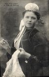 CPA Folklore Pont L'Abbe La reine des brodeuses 