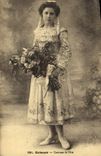 CPA Folklore Quimper Costume de fete