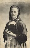 CPA Folklore Jeune fille de la montagne Environs de Huelgoat