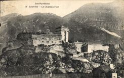 CPA Les Pyrenees Lourdes Le Chateau Fort 