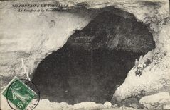CPA Fontaine de Vaucluse Le Gouffre et la Fontaine 