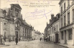 CPA Evreux (Eure) Palais de Justice Au milieu a ete conservee l'ancienne chapelle du seminaire des E