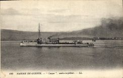 CPA Bateau de GuerreMarine de Guerre Casque contre torpilleur 