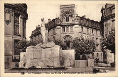 CPA Limoges Hotel des Postes La Prefecture (Entree des Bureaux) 