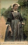 CPA Folklore Moeurs et types bretons Costume de paysanne 