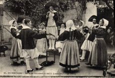 CPA Folklore En Bretagne Noce de Paludiers a Batz (Loire Inf) La danse 