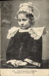 CPA Folklore Petite bretonne en priere Bretagne 