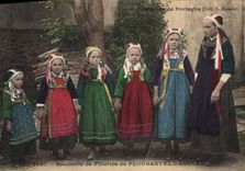CPA Folklore Costumes de Bretagne Brochette de fillettes de Plougastel Daoulas