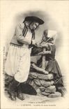CPA Folklore L'amour en Bretagne Quimper Le plaisir de causer ensemble