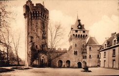 CPA Montceau les Mines Chateau du Plessis Cour d'honneur 