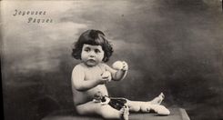 CPA Fantaisie Poupee Enfant  Joyeuses Paques 