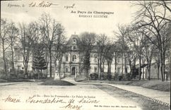 CPA Epernay Au pays du Champagne Epernay illustree Dans les promenades Le Palais de Justice 