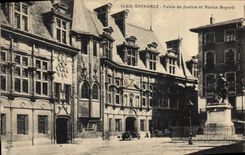 CPA Grenoble Palais de Justice et Statue Bayard 