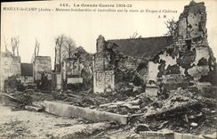 CPA Militaria La Grande Guerre 1914 15 Mailly le Camp (Aube) Maisons bombardees et incendiees sur la