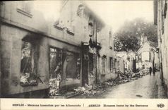 CPA Militaria Senlis Maisons incendies par les Allemands 