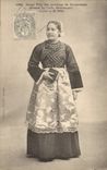 CPA Folklore Jeune fille des environs de Douarnenez Costume de fete 