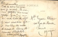 CPA Folklore Environs de Douarnenez femme de Ploare Costume porte pour le pardon de Ste Anne la Palu