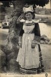 CPA Folklore Moeurs et types bretons Costumes de Pont Aven 
