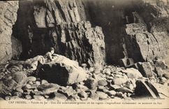 CPA Cap Frehel Pointe du Jas Une des nombreuses grottes ou les vagues s'engouffrent violemment au mo