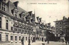CPA Grenoble Palais de Justice et Statue Bayard 