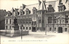 CPA Grenoble Le Palais de Justice et la Statue de Bayard 