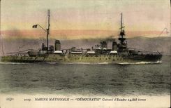 CPA Bateau de guerre Marine Nationale Democratie Cuirasse d'Escadre 