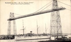CPA Bateau de guerre Rochefort sur Mer Le Duguay Trouin passant sous le pont Transbordeur
