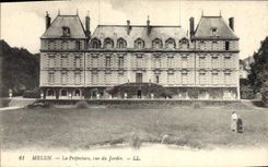 CPA Melun La Prefecture vue du Jardain 