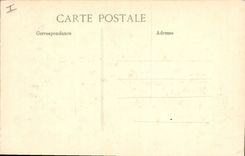 CPA Militaria Bombardement de Reims la Cathedrale en feu 