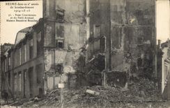 CPA Militaria Reims dans sa deuxieme annee de bombardement 1914 15 16 Rues Courmeaux et du Petit Ars