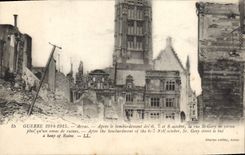 CPA Militaria Guerre 1914 1915 Arras apres le bombardement des 6 7 et 8 octobre Maison Place Godinot
