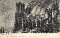 CPA Militaria La grande guerre 1914 17 la cathedrale de reims en flammes 