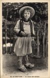 CPA Folklore En Bretagne un jeune gars Breton 