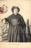 CPA Folklore Costume de vieille 