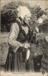 CPA Folklore Mceurs et types Bretons paysanne de Comfort 