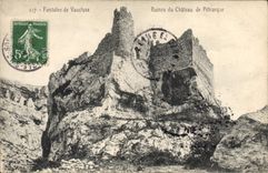 CPA Fontaine de vaucluse Ruines du Chateau de Petrarque 