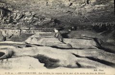 CPA Arcy sur cure les grottes les vagues de la mer et la sortie du trou du renard 