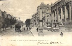 CPA Le Havre Palais de Justice et le Boulevard de Strasbourg Tramway