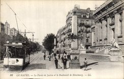 CPA Le Havre Palais de Justice et le Boulevard de Strasbourg Tramway 