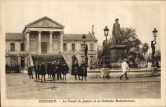 CPA Issoudun Le Palais de Justice et la Fontaine Monumentale 