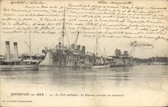 CPA Bateau de guerre Rochefort sur Mer Le port militaire Le Davout Croiseur en armement