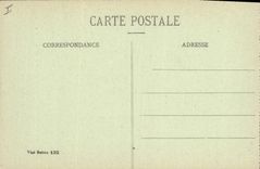 CPA Militaria Reims La cathedrale bombardee par les Allemands Vue interieure apres l'incendie