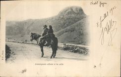 CPA Folklore Auvergnats allant a la ville