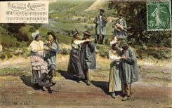 CPA Folklore Auvergne La bourree